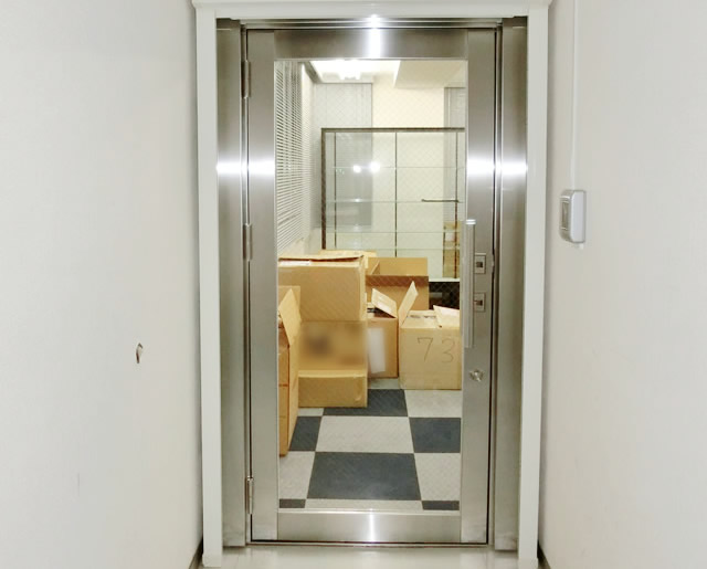 木製ドアからステンレス框ドア取替工事　施工事例　名古屋市名東区